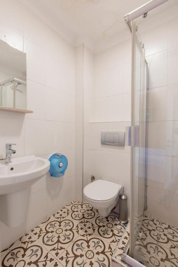 Bucoleon Hostel Istanbul Bagian luar foto